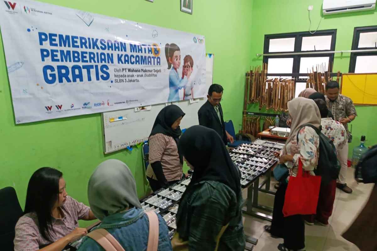 CSR WAG Sasar Dunia Pendidikan, Bantu Kacamata Gratis 100 Siswa SLBN 3 Jakarta