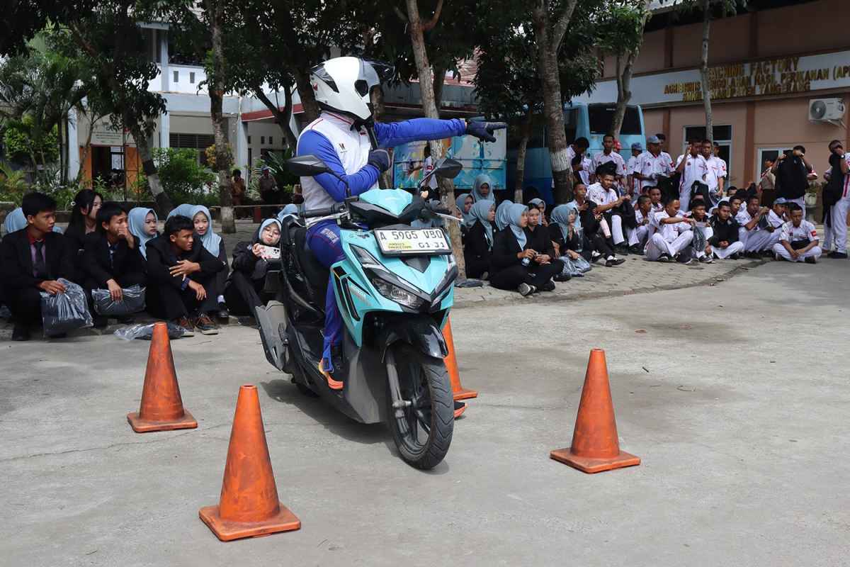 Gandeng SMKN 5 Kabupaten Tangerang,  WMS Ajak WOM Finance Gelar Program Safety Riding & WBI