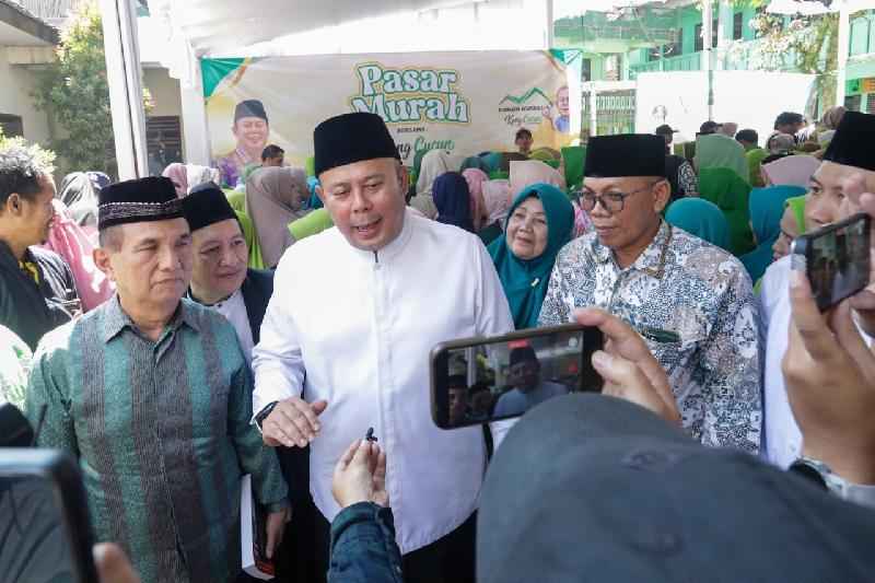 Cucun Serahkan Rumah Layak Huni bagi Warga Prasejahtera di Ciparay Bandung Cucun Serahkan Rumah Layak Huni bagi Warga Prasejahtera di Ciparay Bandung