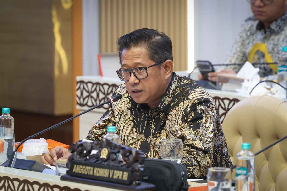 Anggaran Perawatan Jalan Hanya 2 Bulan, Legislator Komisi V DPR Soroti Dampak Ekonomi dan Risiko Kecelakaan Anggaran Perawatan Jalan Hanya 2 Bulan, Legislator Komisi V DPR Soroti Dampak Ekonomi dan Risiko Kecelakaan