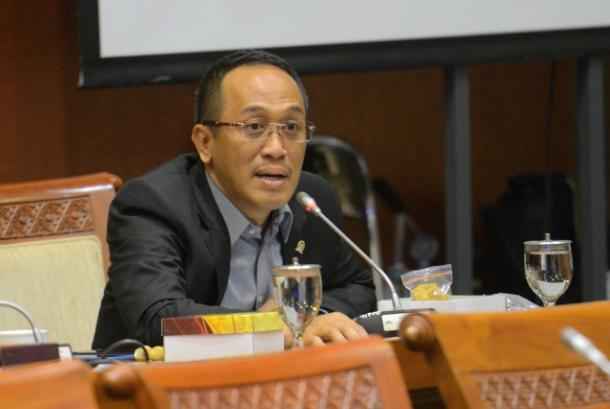 RUU Pusat Finansial Internasional Indonesia Harus Jaga Kedaulatan Negara dan Stabilitas Sistem Keuangan RUU Pusat Finansial Internasional Indonesia Harus Jaga Kedaulatan Negara dan Stabilitas Sistem Keuangan
