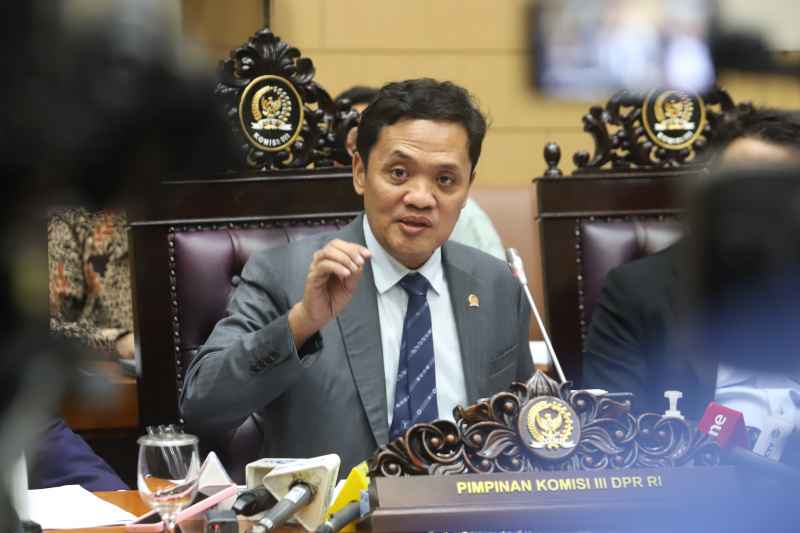 Ketua Komisi III DPR Apresiasi dan Desak Aparat Usut Tuntas Korupsi Batubara Ketua Komisi III DPR Apresiasi dan Desak Aparat Usut Tuntas Korupsi Batubara