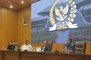 Dialektika Demokrasi "Komisi Ojol 8% Upaya Menjamin Kesejahteraan Ojek Online "