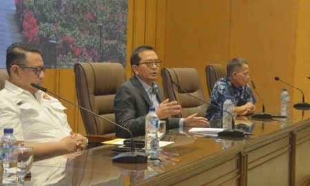 Dialektika Demokrasi "Komisi Ojol 8% Upaya Menjamin Kesejahteraan Ojek Online "